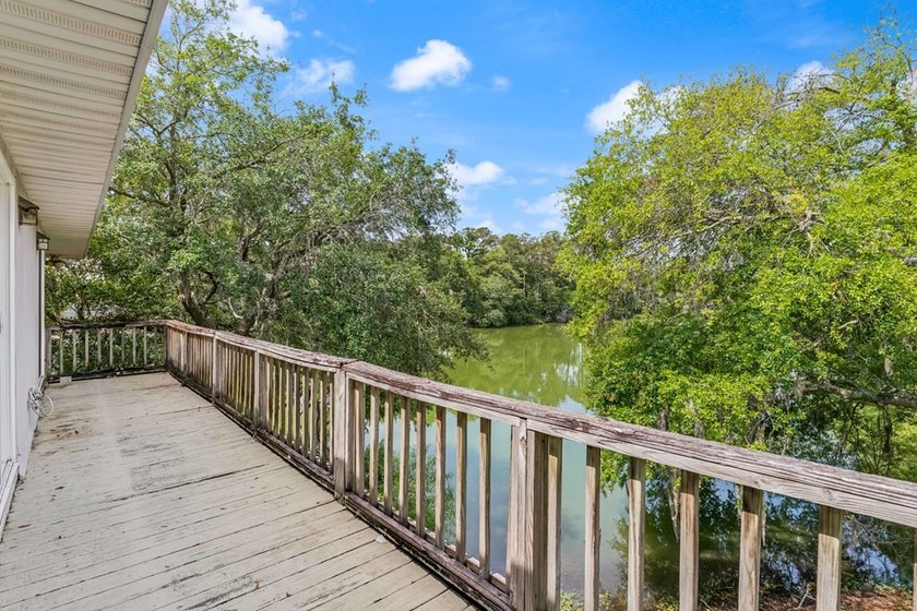 Character and coastal charm come together in this beautiful 3 - photo 38