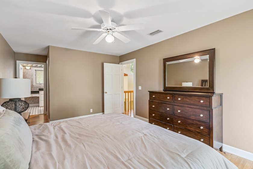 Character and coastal charm come together in this beautiful 3 - photo 41