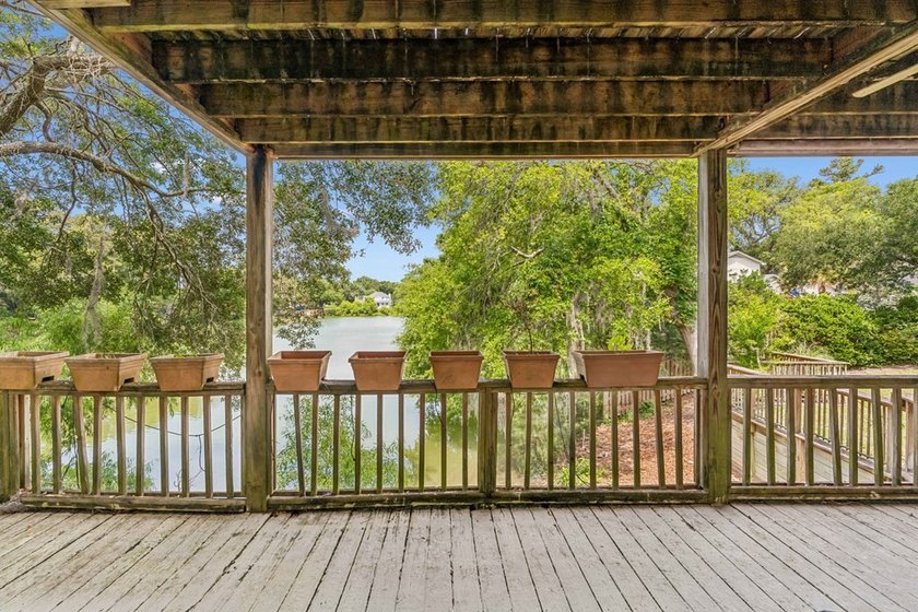 Character and coastal charm come together in this beautiful 3 - photo 44