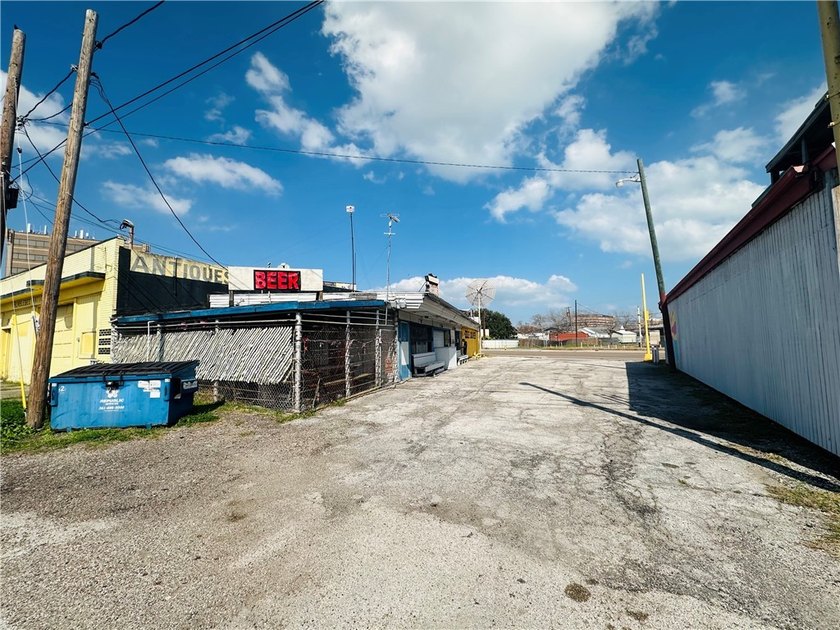 A Rare Find in the Heart of Corpus Christi! Located at the - photo 15
