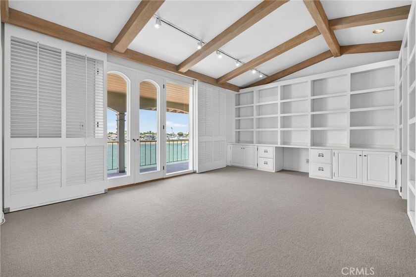 Beautiful waterfront home in the highly sought-after Dover - photo 18