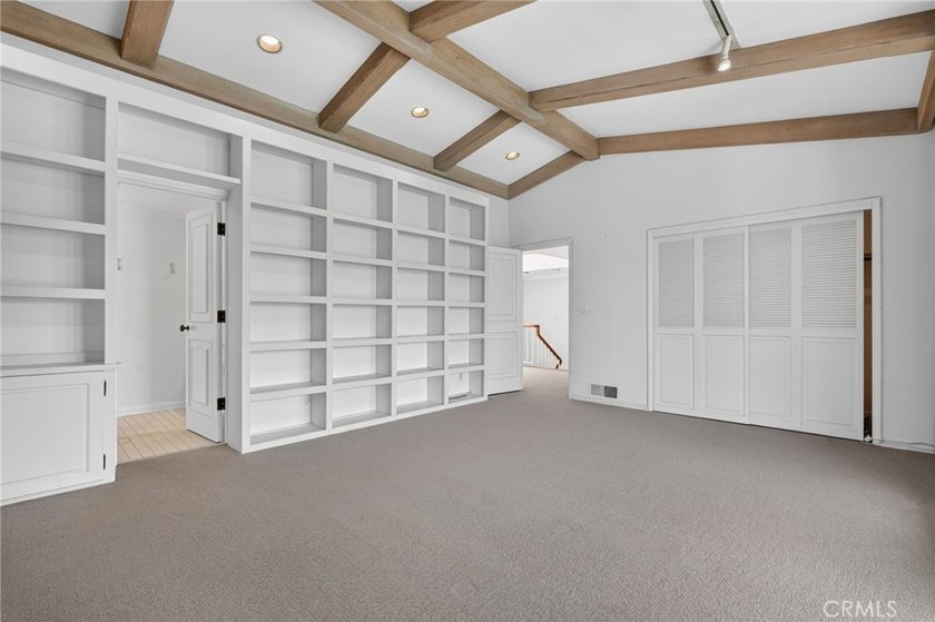 Beautiful waterfront home in the highly sought-after Dover - photo 23