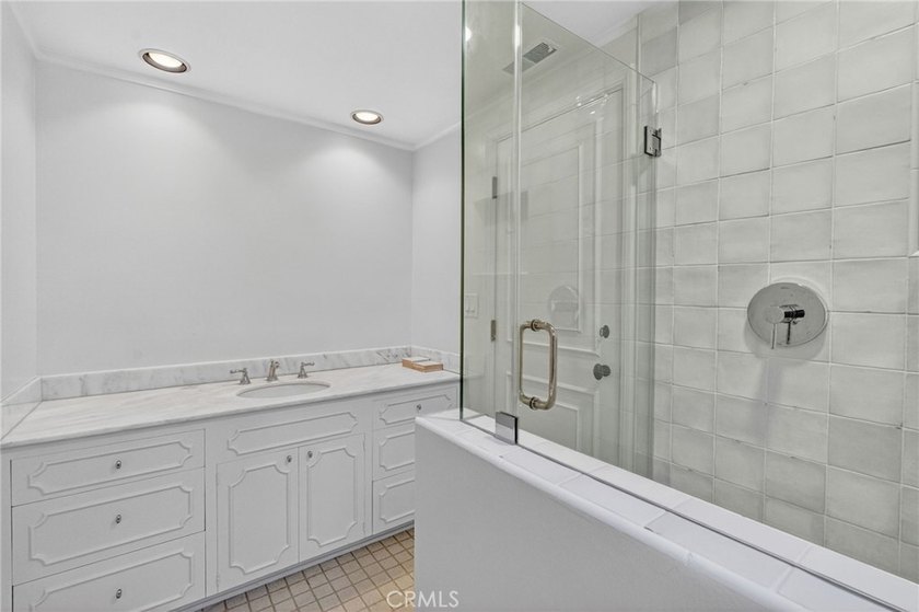 Beautiful waterfront home in the highly sought-after Dover - photo 24