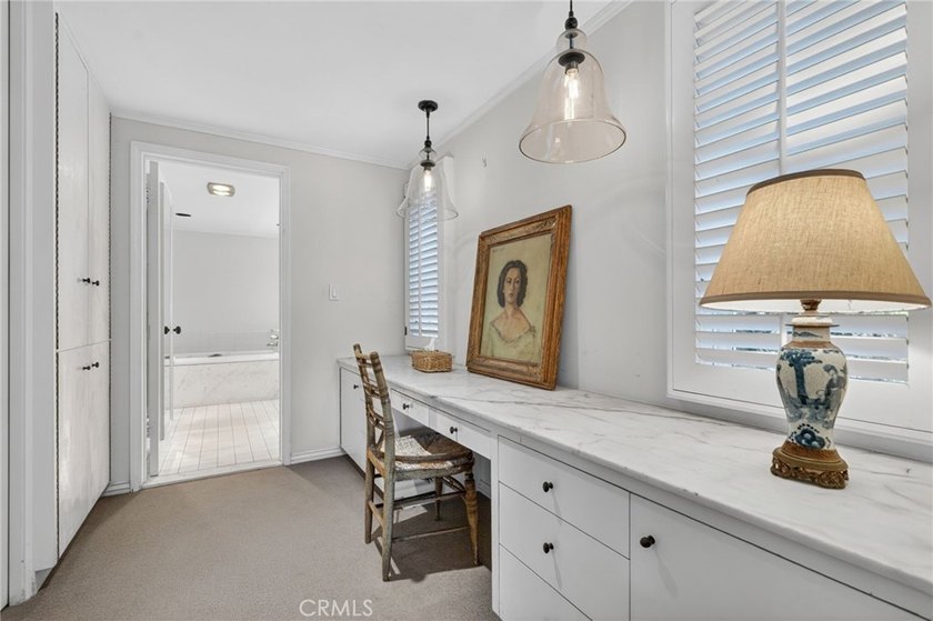 Beautiful waterfront home in the highly sought-after Dover - photo 30