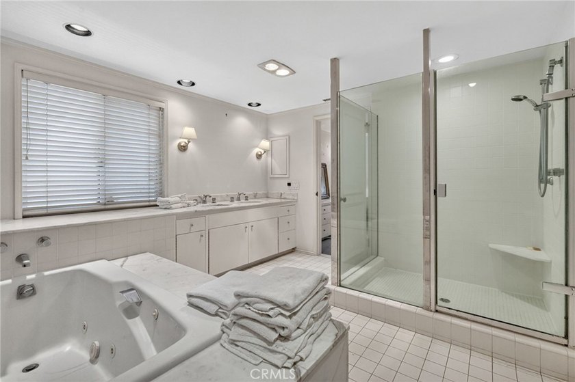 Beautiful waterfront home in the highly sought-after Dover - photo 31