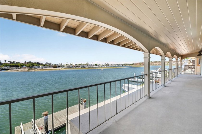 Beautiful waterfront home in the highly sought-after Dover - photo 33