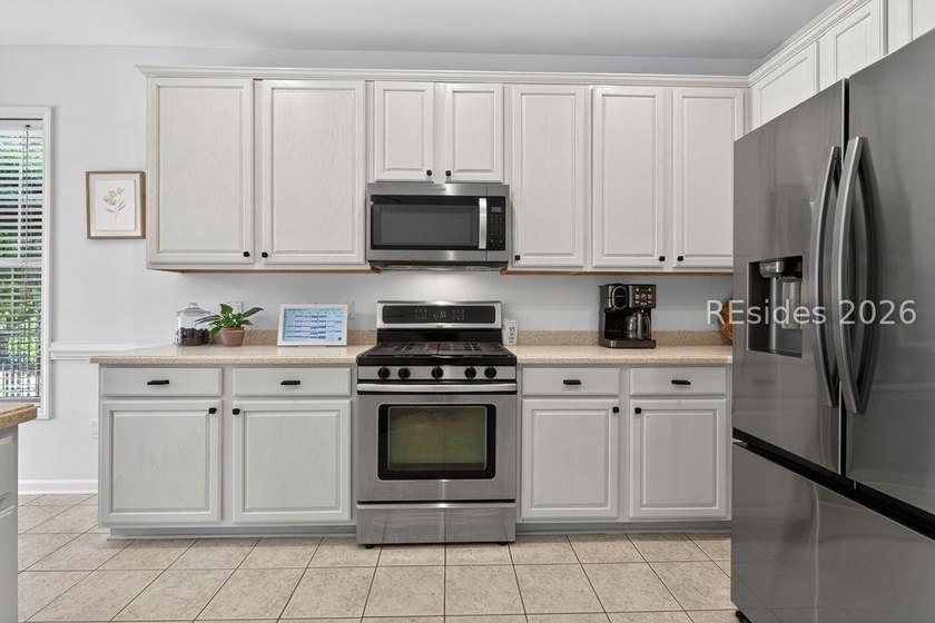 Conveniently located in the heart of Bluffton, just minutes from - photo 17