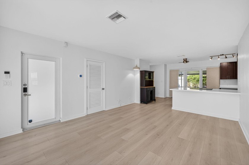 Remodeled 3/3 in the heart of Fat Village &amp; Sears Town - photo 17