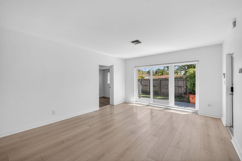 Remodeled 3/3 in the heart of Fat Village &amp; Sears Town - photo 19