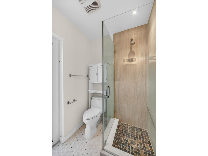 Remodeled 3/3 in the heart of Fat Village &amp; Sears Town - photo 32