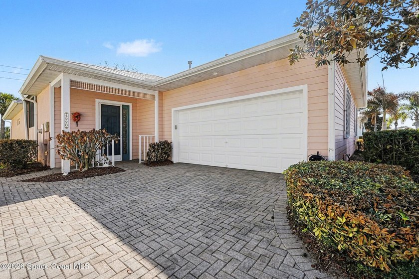 Welcome to Alamanda Key, a highly desirable 55+ gated community - photo 2