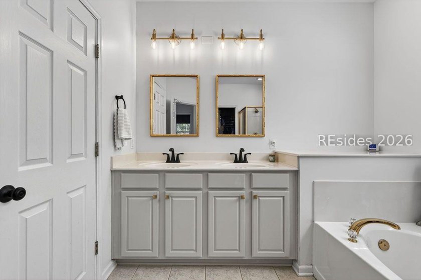 Conveniently located in the heart of Bluffton, just minutes from - photo 34