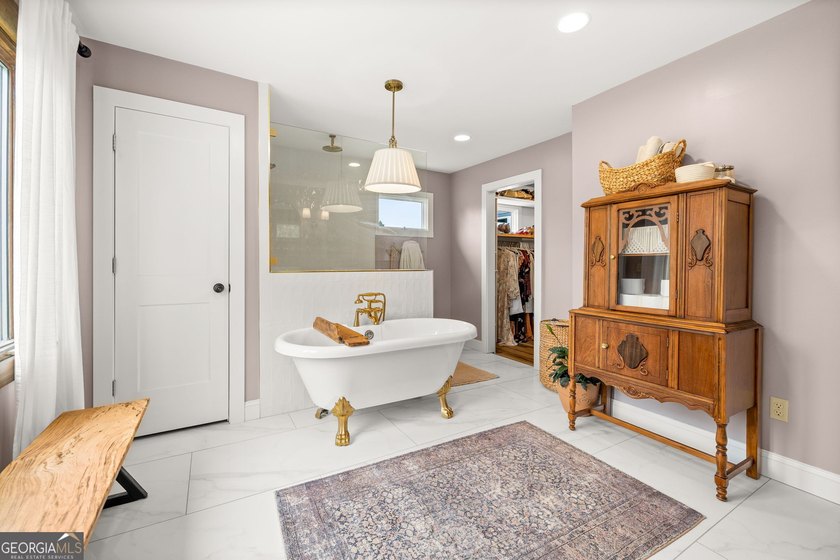 A beautifully remodeled farmhouse situated on 13.39 private - photo 22