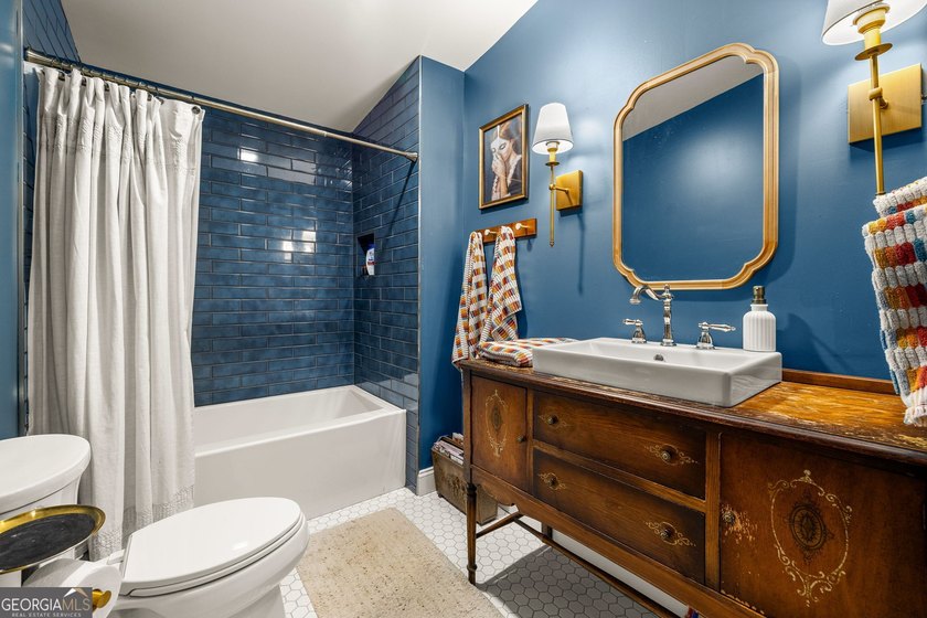 A beautifully remodeled farmhouse situated on 13.39 private - photo 33
