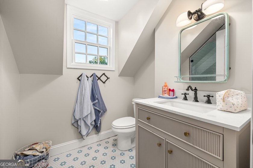 A beautifully remodeled farmhouse situated on 13.39 private - photo 38