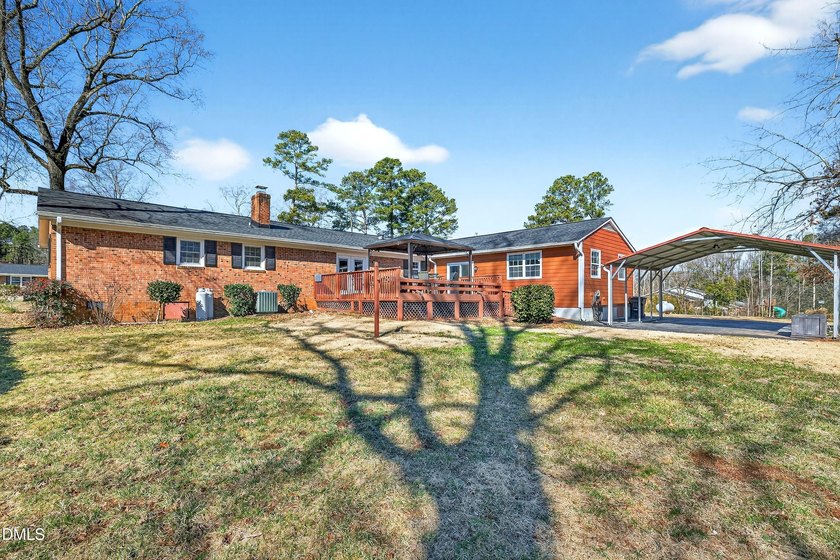 At almost 2,700 sq. ft, this large BEAUTIFULLY REMODELED - photo 34
