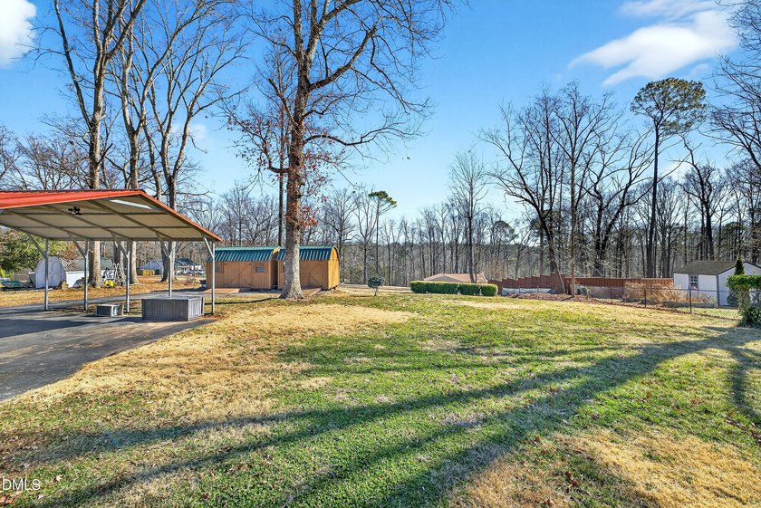 At almost 2,700 sq. ft, this large BEAUTIFULLY REMODELED - photo 39