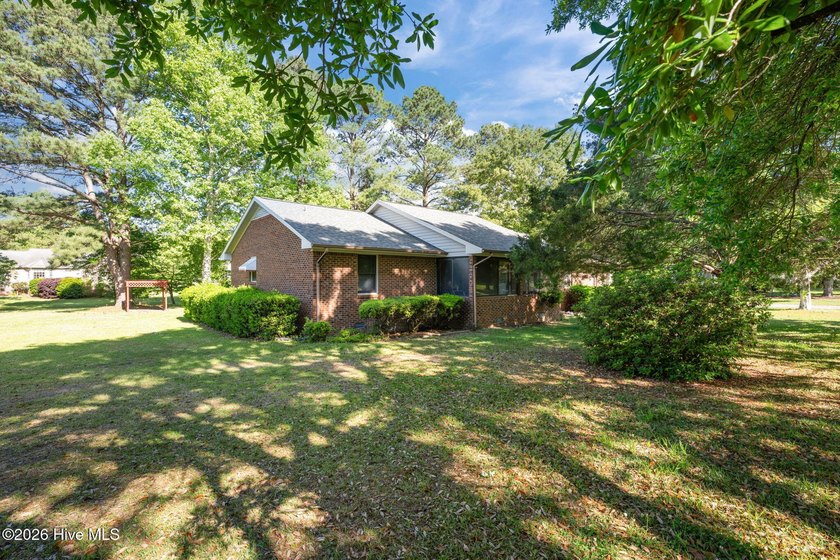 Tucked away on a quiet cul de sac just minutes from downtown New - photo 4