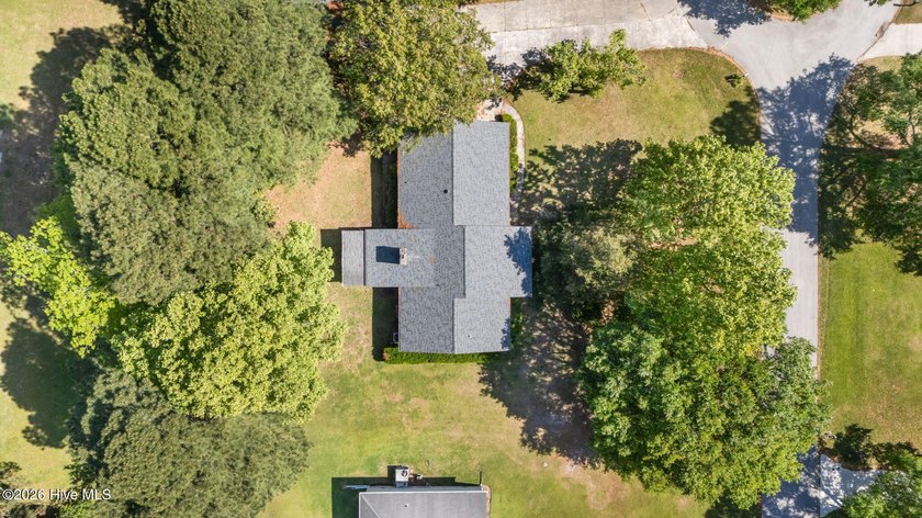 Tucked away on a quiet cul de sac just minutes from downtown New - photo 10