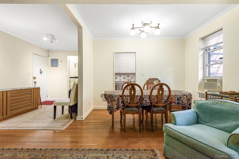 Expansive 1 bedroom with a great layout and potential of a JR4 - photo 11