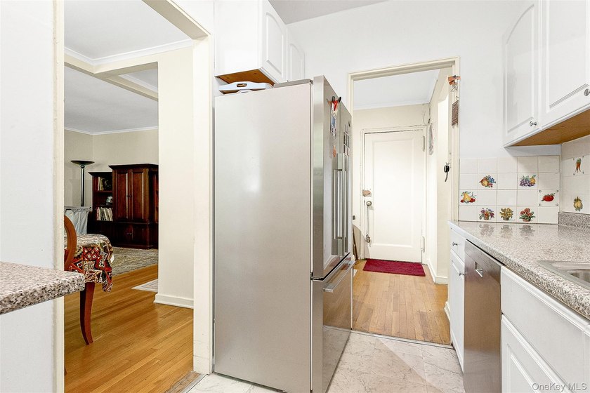Expansive 1 bedroom with a great layout and potential of a JR4 - photo 15
