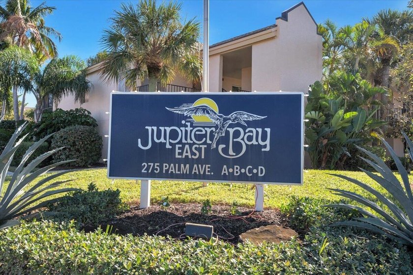 High-demand Jupiter Beach-area investment opportunity! This - photo 2