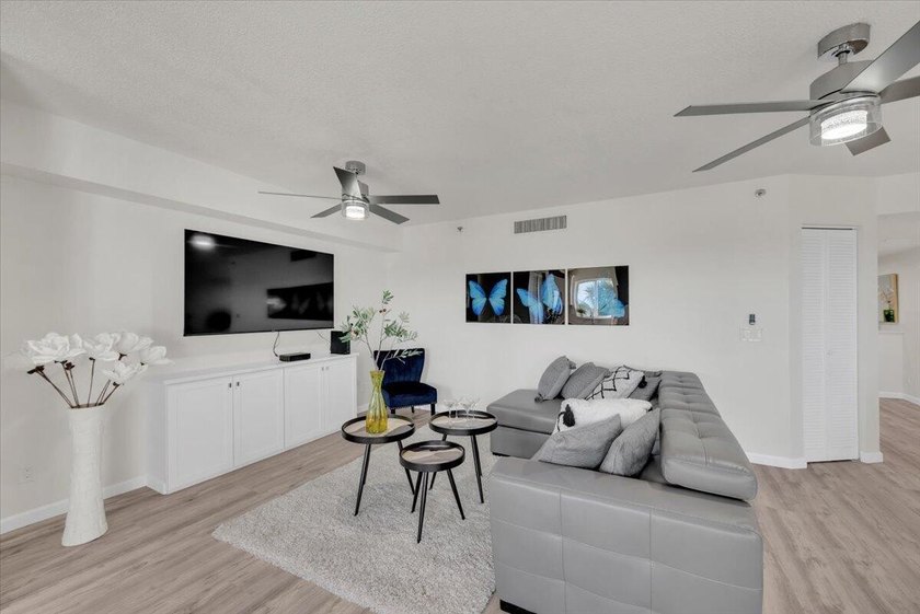 High-demand Jupiter Beach-area investment opportunity! This - photo 3