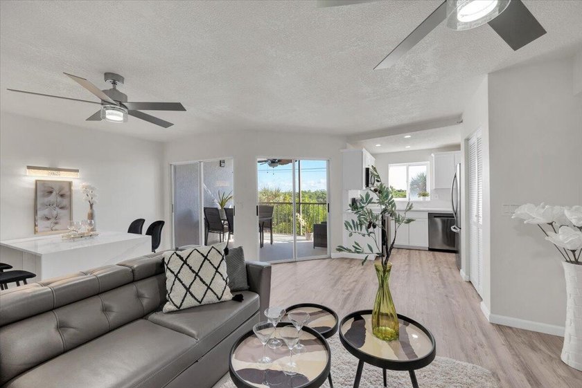 High-demand Jupiter Beach-area investment opportunity! This - photo 5