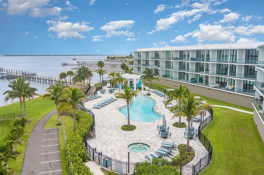 Seller motivated! Discover elevated ocean-to-river luxury- - photo 3