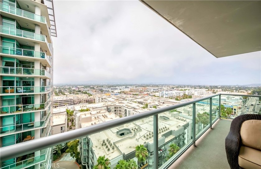 Stunning 15th floor with amazing city lights and mountain views - photo 12