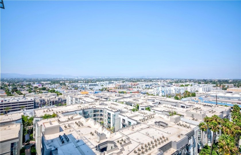 Stunning 15th floor with amazing city lights and mountain views - photo 13