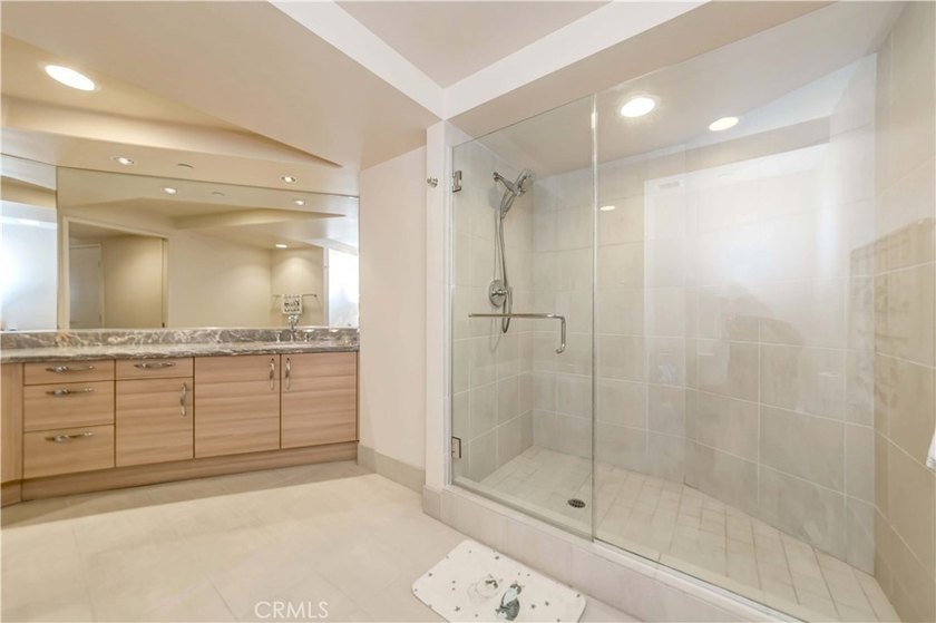 Stunning 15th floor with amazing city lights and mountain views - photo 17