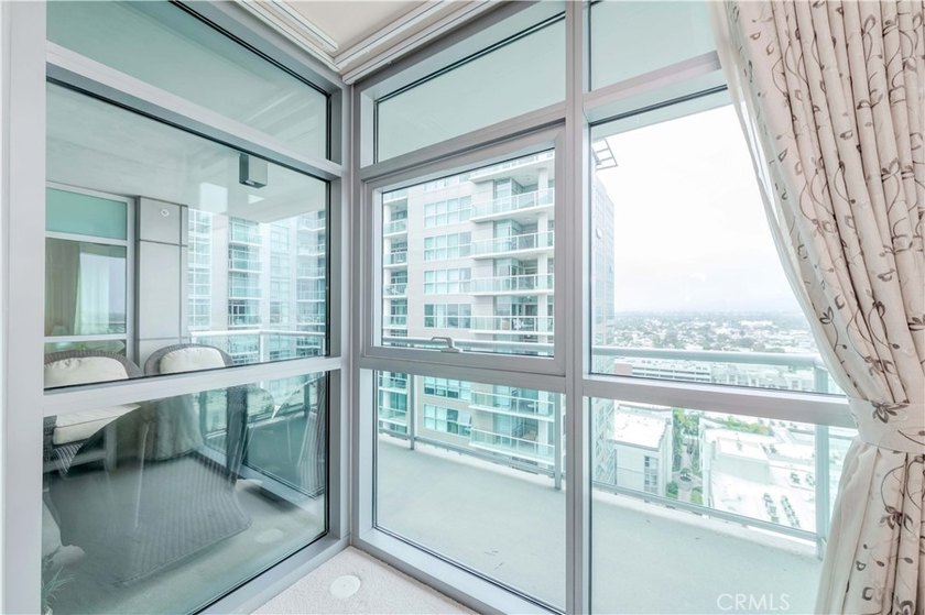 Stunning 15th floor with amazing city lights and mountain views - photo 20