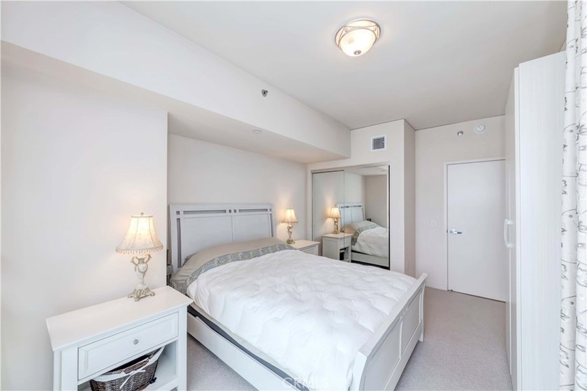 Stunning 15th floor with amazing city lights and mountain views - photo 21