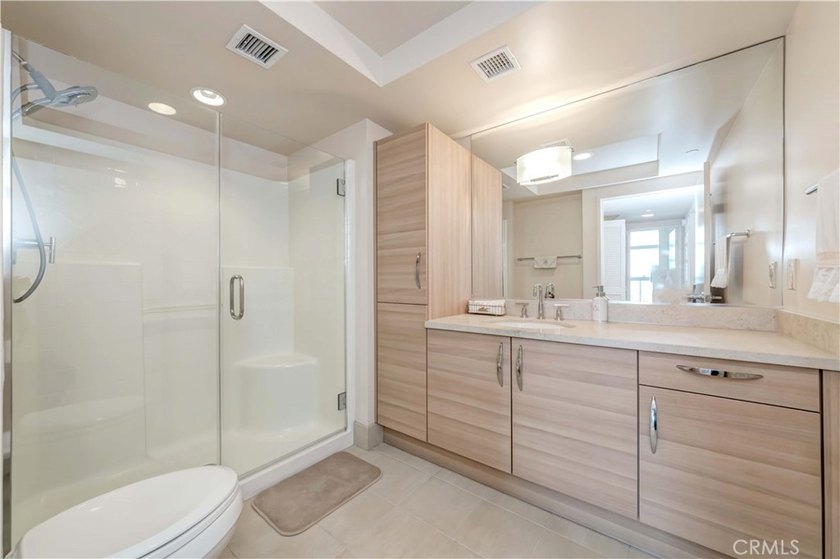 Stunning 15th floor with amazing city lights and mountain views - photo 22