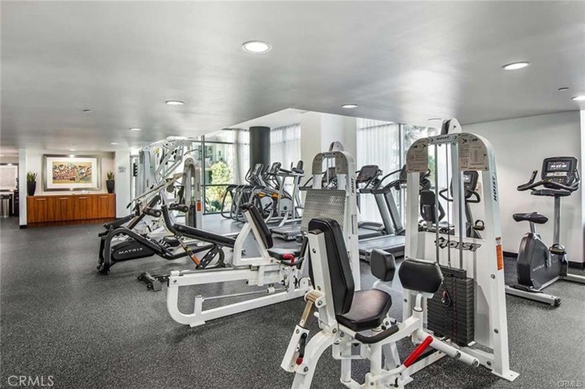 Stunning 15th floor with amazing city lights and mountain views - photo 25