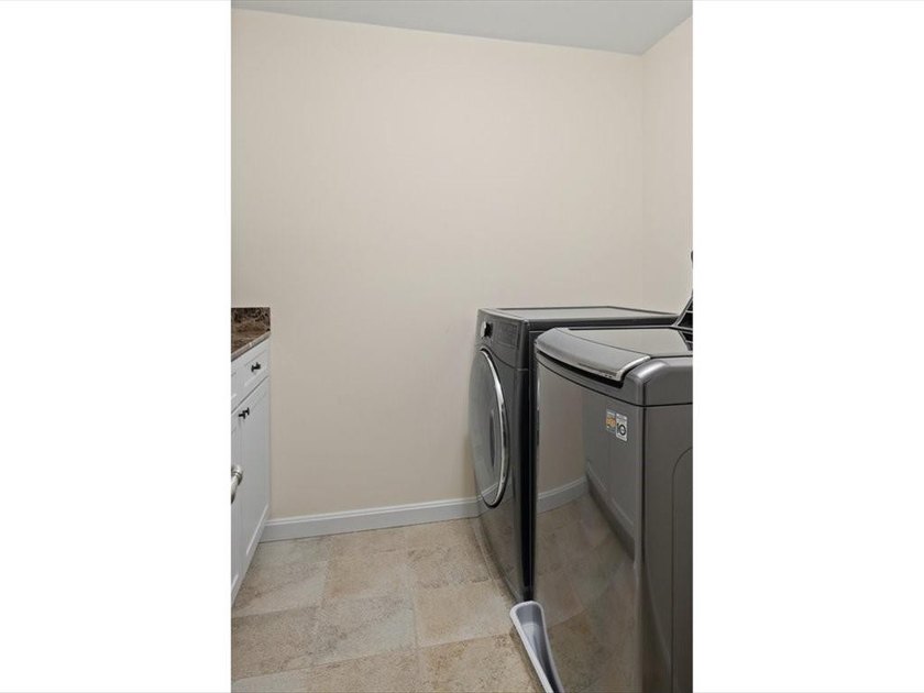 Experience luxury living in this beautifully appointed 2-bedroom - photo 12