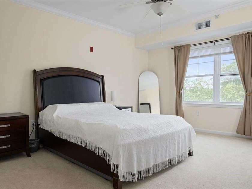Experience luxury living in this beautifully appointed 2-bedroom - photo 16