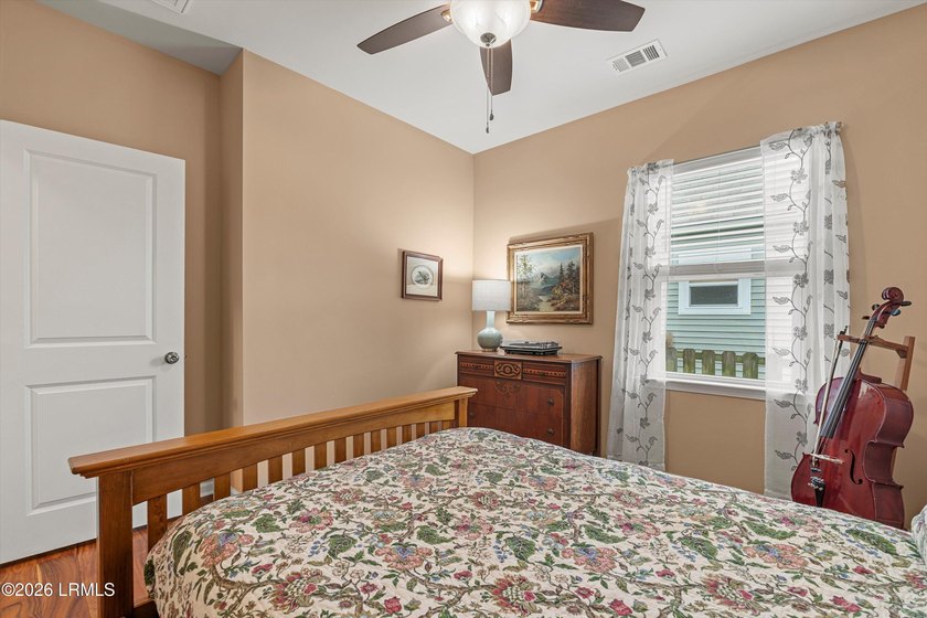 Fantastic, well-kept home on a desirable corner lot! Spacious - photo 22