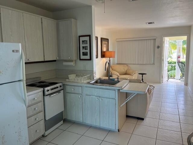 2 bedroom 1 bath. No age restrictions. 0.25 miles to the beach - photo 7