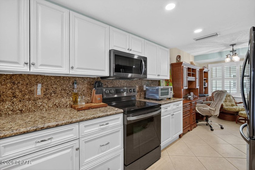 THIS CONDO COMES FULLY FURNISHED. Welcome to luxury coastal - photo 11