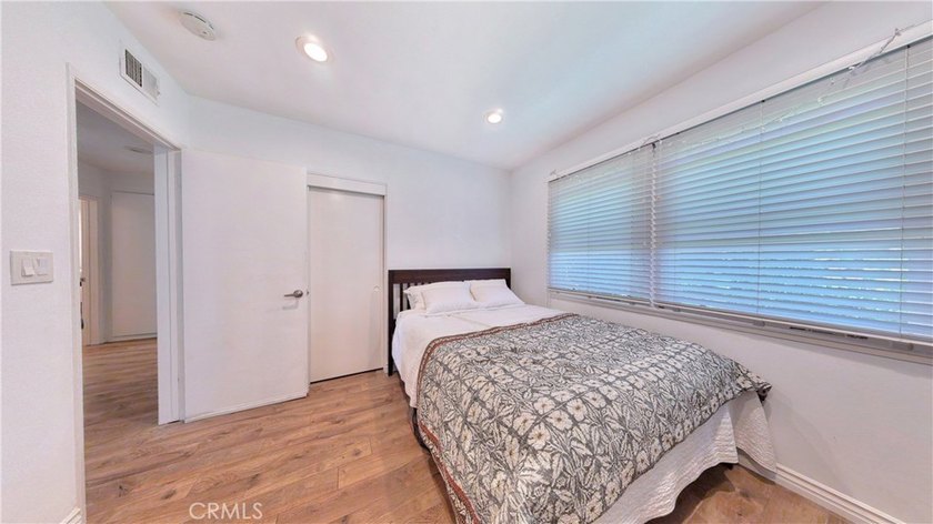 Located in one of North Huntington Beach's most desirable - photo 17