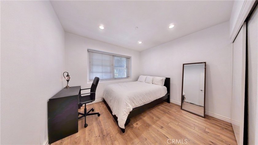Located in one of North Huntington Beach's most desirable - photo 21
