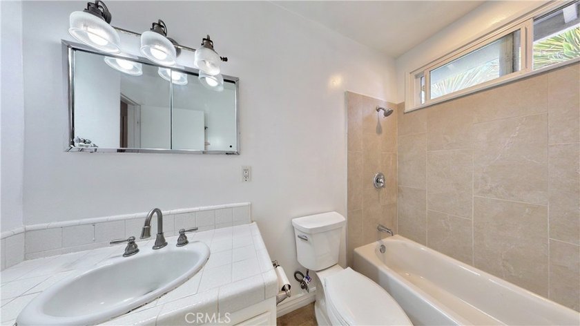 Located in one of North Huntington Beach's most desirable - photo 24