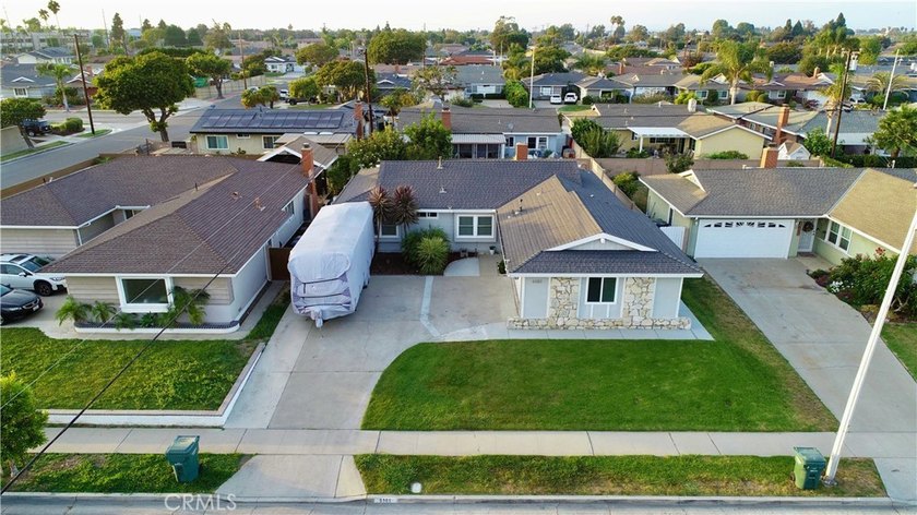 Located in one of North Huntington Beach's most desirable - photo 30