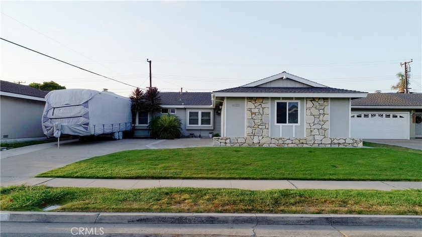Located in one of North Huntington Beach's most desirable - photo 33