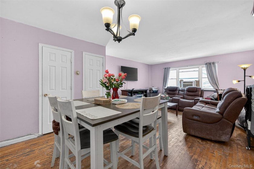 JUST LISTED! SPACIOUS 3 BEDROOM, 1.5 BATHROOM HOME IN EAST NEW - photo 3