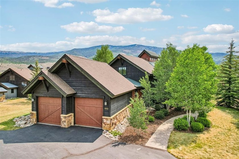 Premier location in Fox Valley at Three Peaks. This exceptional - photo 3
