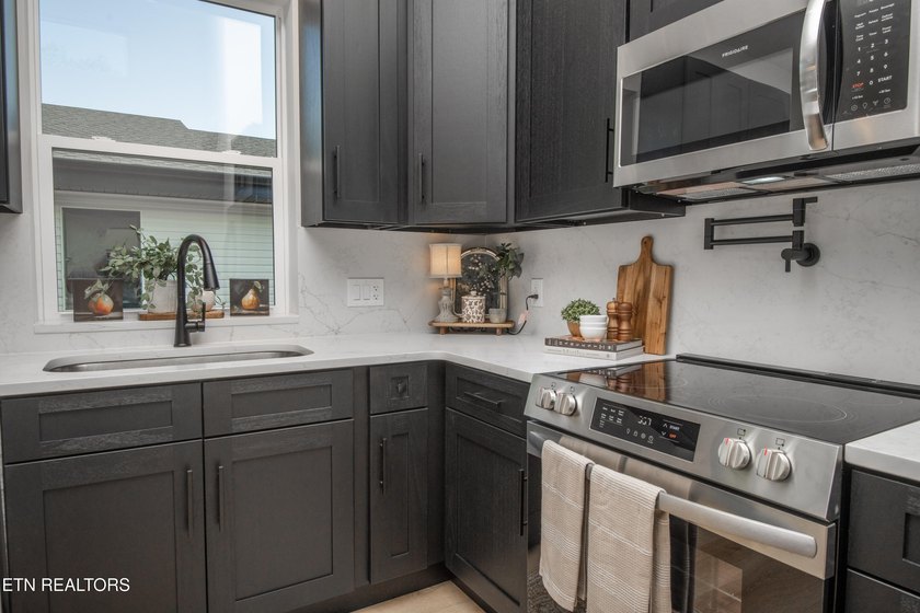 BUILDER OFFERING $10,000 in concessions for buyer expenses or - photo 12
