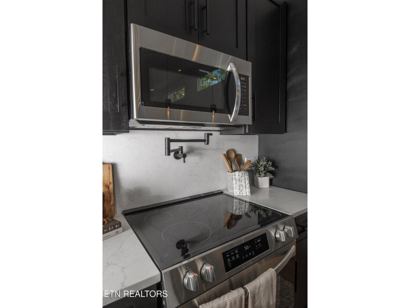 BUILDER OFFERING $10,000 in concessions for buyer expenses or - photo 13